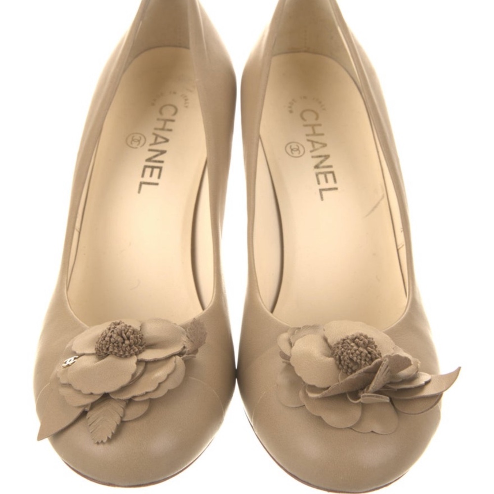 Chanel Interlocking CC Logo Pumps Women's Size: 9.5 | IT 39.5 - Picture 8 of 8
